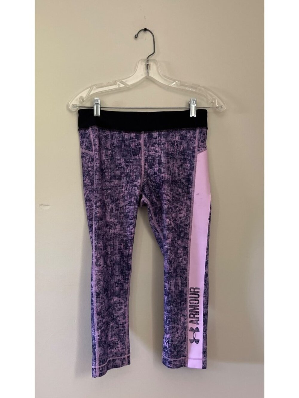 Under Armour Womens Medium Heatgear Pink Purple Capri Activewear Bottoms